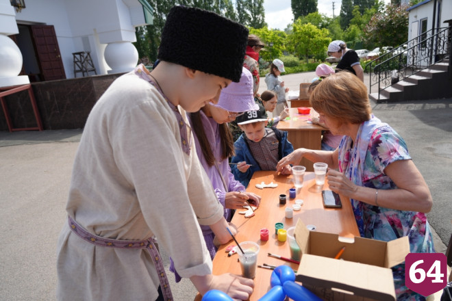 Гостей саратовского храма угощали блюдами народов России